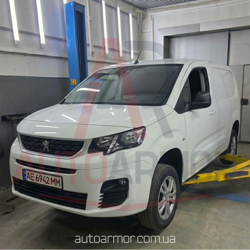 Защита двигателя Peugeot Partner III (2018+) Двигатель: все, [защищает Двигатель и КПП] - ТИТАН (Є на складі, 2мм!)