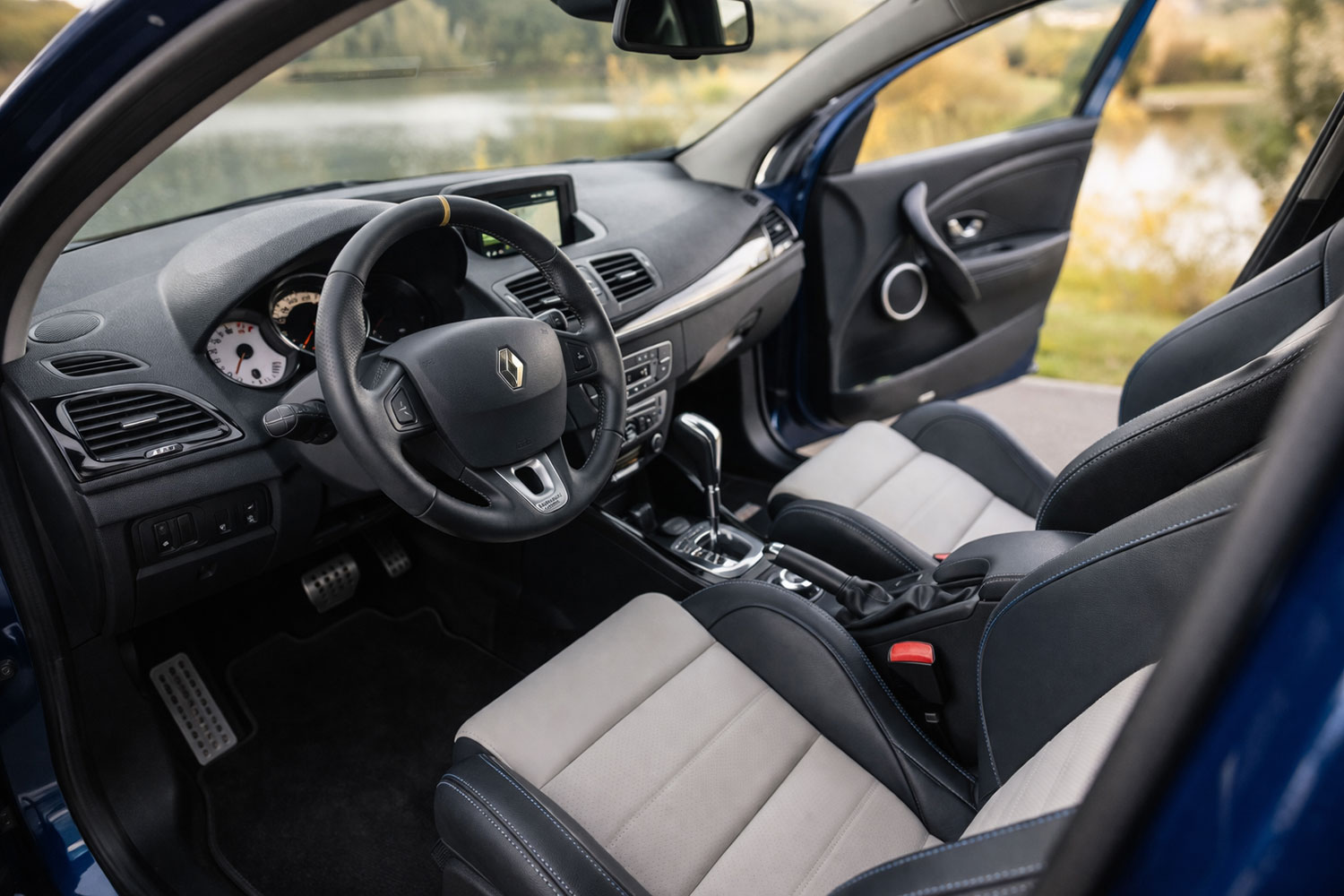 Renault Megane III технічні характеристики двигун