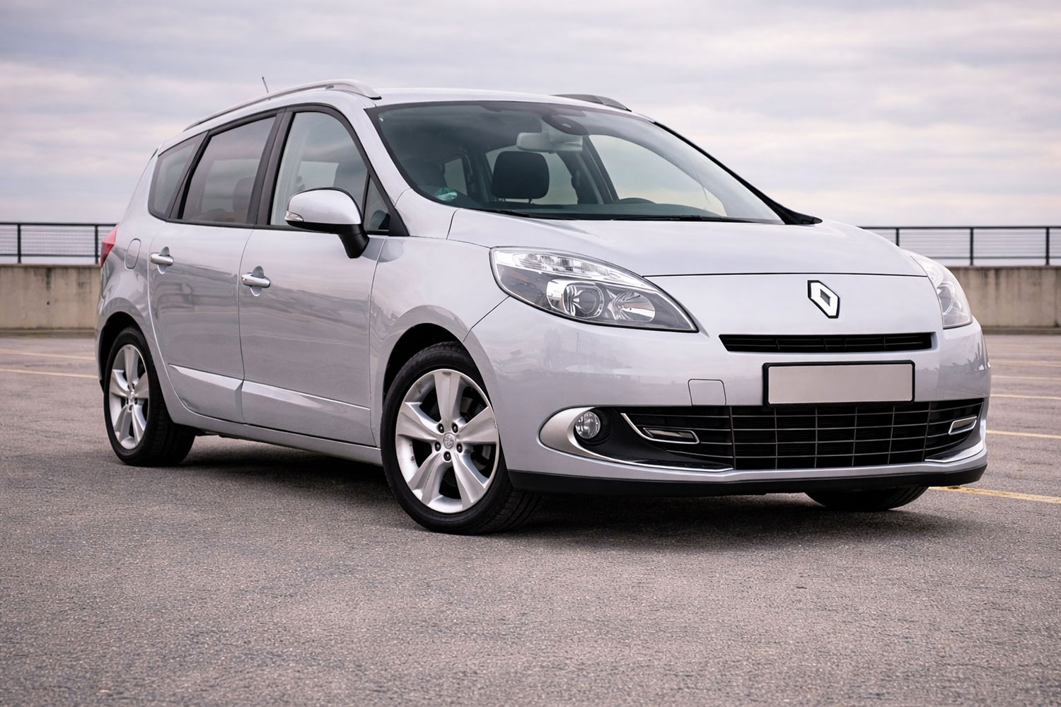 Renault Scenic III 2009–2016 вигляд спереду